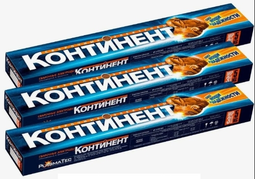 Электрод МР-3 с рутиловым покрытием в процессе зажигания дуги на стальной пластине