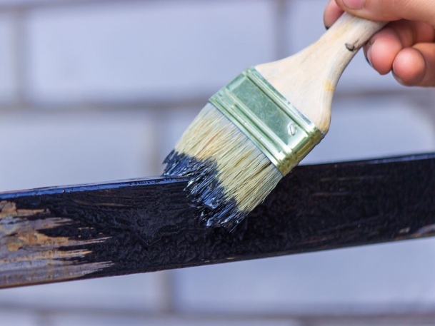 Подготовка металлической поверхности и нанесение эмали кистью
