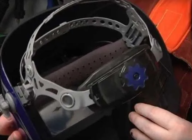 Правильное положение головы и обзор шва в сварочной маске