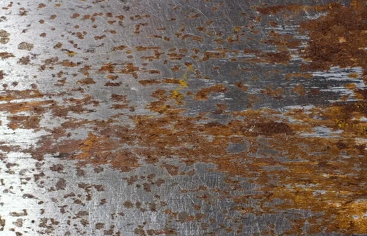 Ржавчина на неправильно хранившемся металлопрокате после зимы