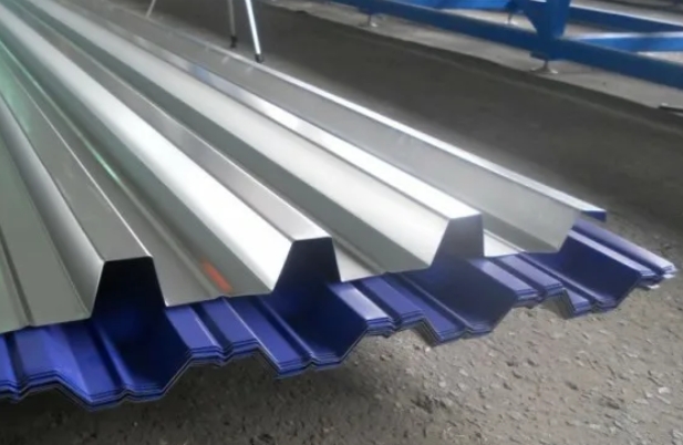 Сравнение разных видов профилированного листа - низкий и высокий профиль, для наглядного выбора