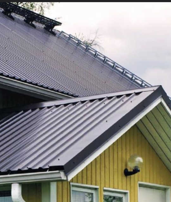 Сравнение кровельного и стенового профнастила с видимой капиллярной канавкой