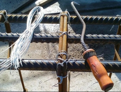 Вязка арматурного каркаса оцинкованной проволокой для фундамента