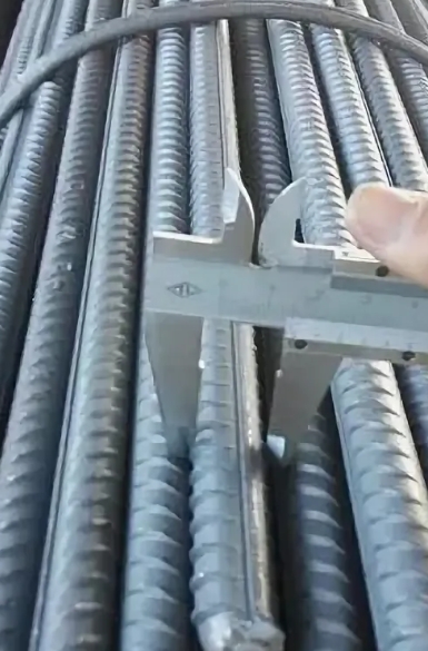 Контроль качества обработанных арматурных прутков на производстве