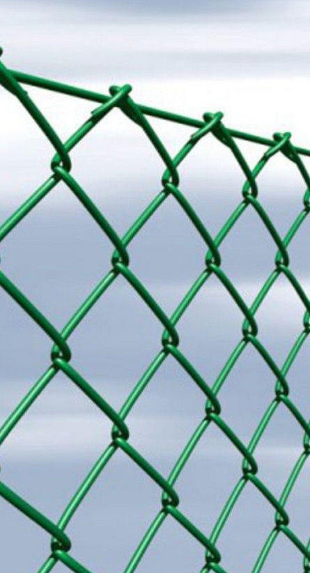 Сравнение оцинкованной и полимерной сетки крупным планом