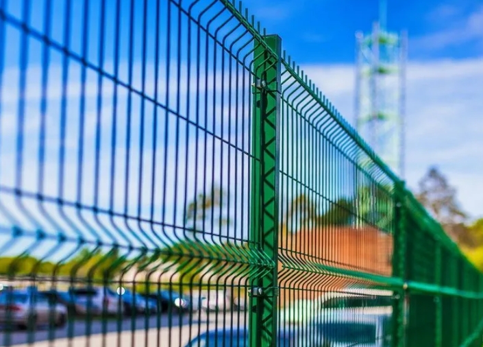 Сравнение структуры евроограждения и традиционного забора